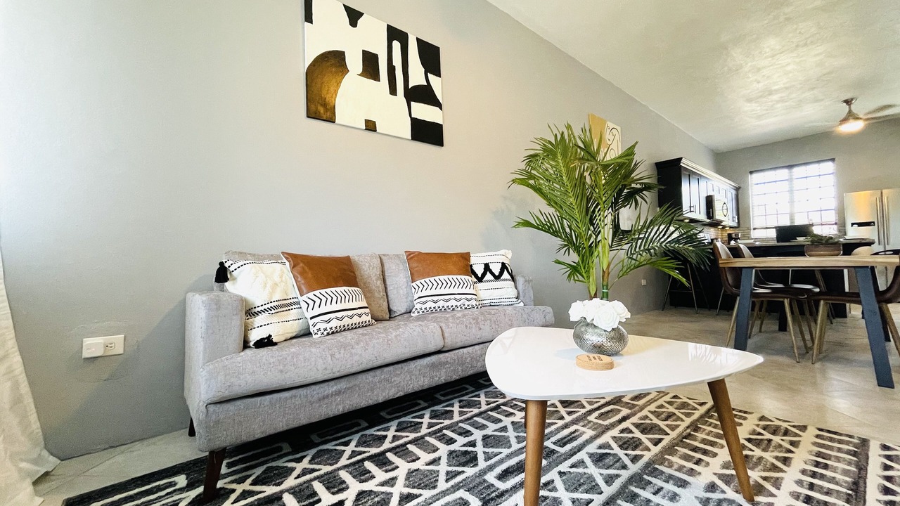 Photo of Livingroom in Estate Mount Pleasant West
