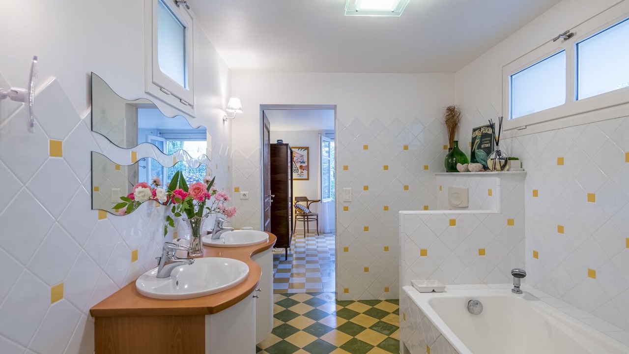 Photo of Bathroom in Port-Saint-Louis-du-Rhone