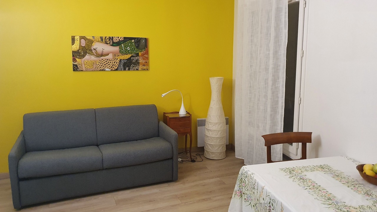 Photo of Livingroom in Combat