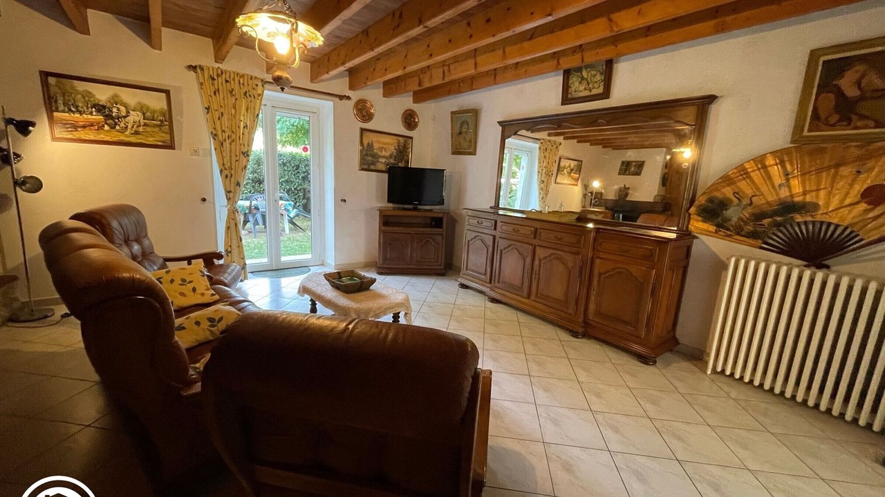 Photo of Livingroom in Thire
