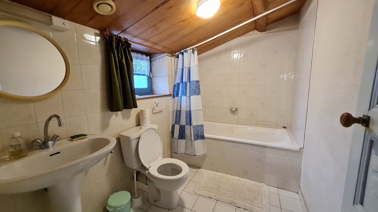 Photo of Bathroom in Benet