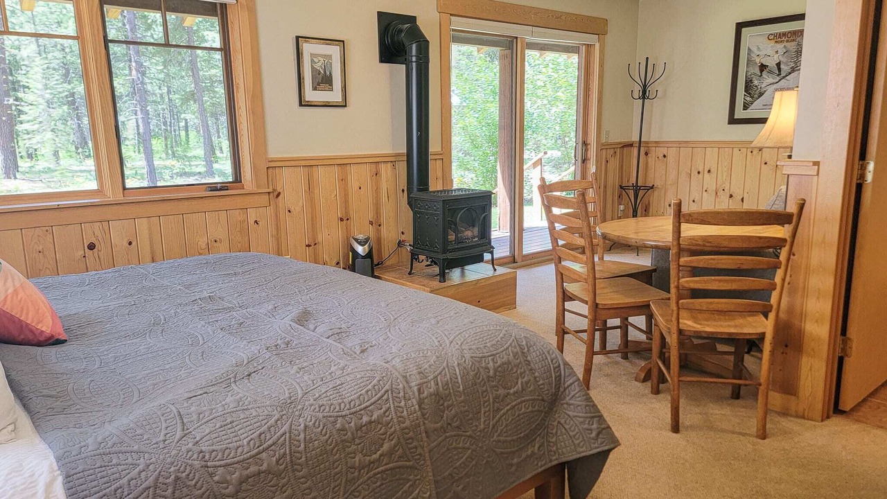Photo of Bedroom in Mazama