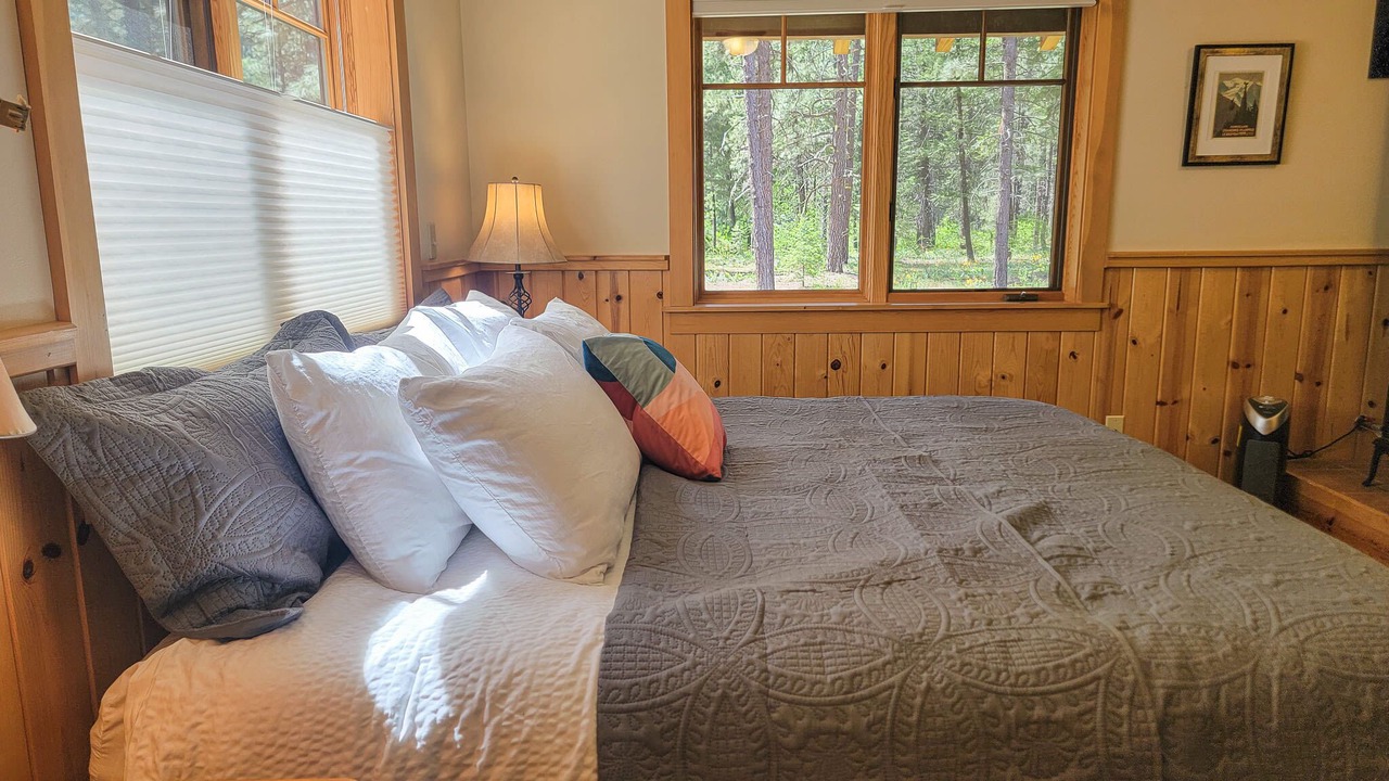 Photo of Bedroom in Mazama