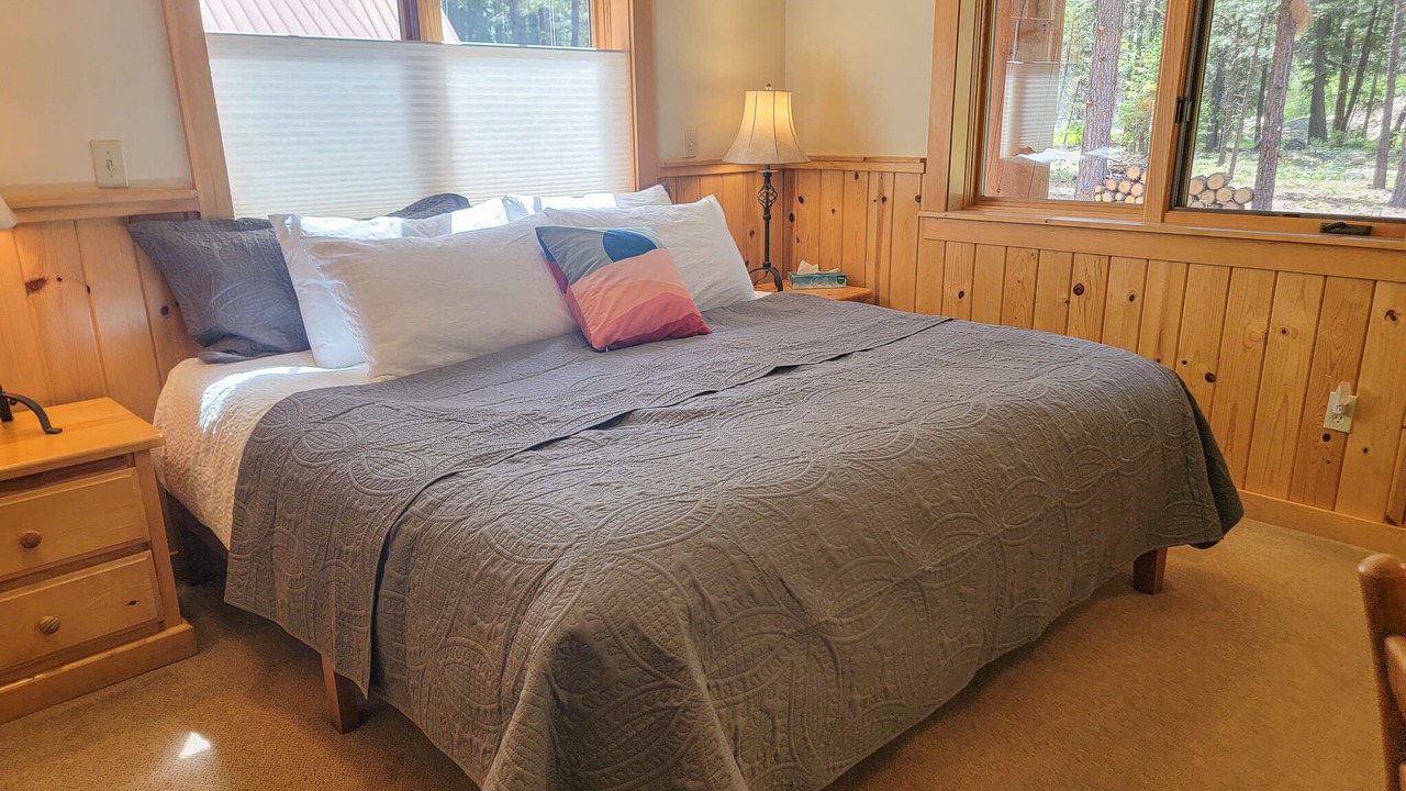 Photo of Bedroom in Mazama