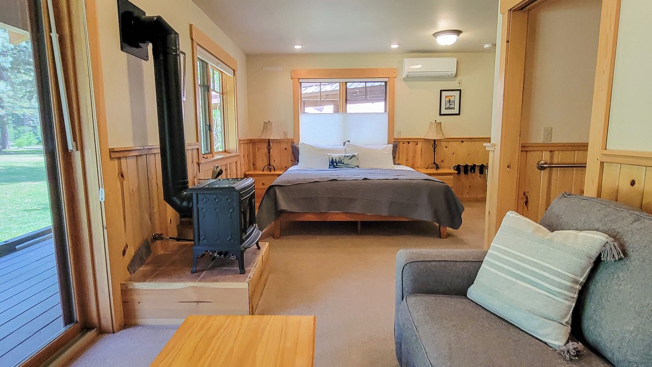 Photo of Bedroom in Mazama