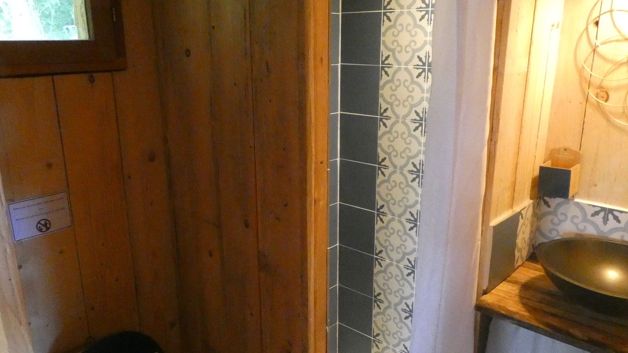 Photo of Bathroom in Barbeville