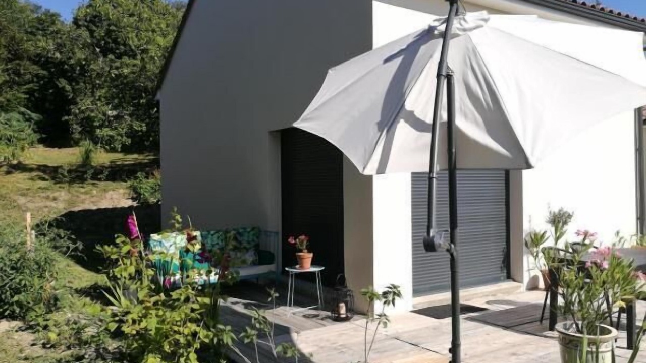 Photo of Patio Balcony in Veyre-Monton