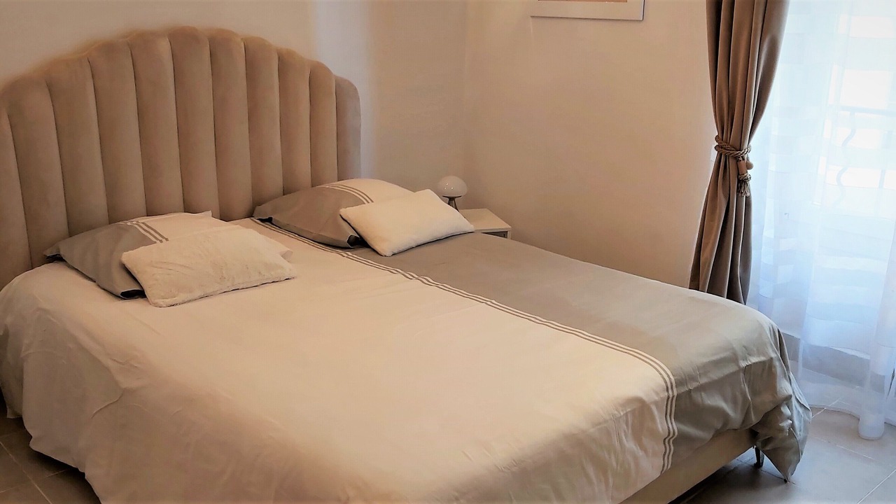 Photo of Bedroom in Opera