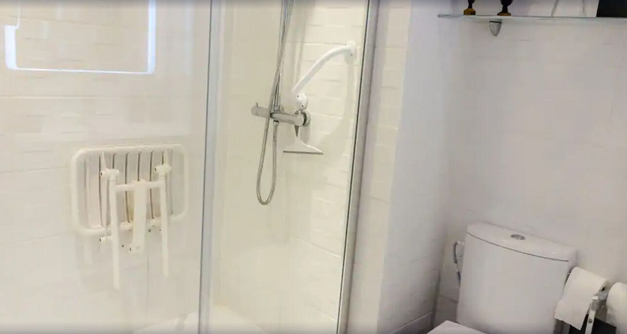 Photo of Bathroom in Opera