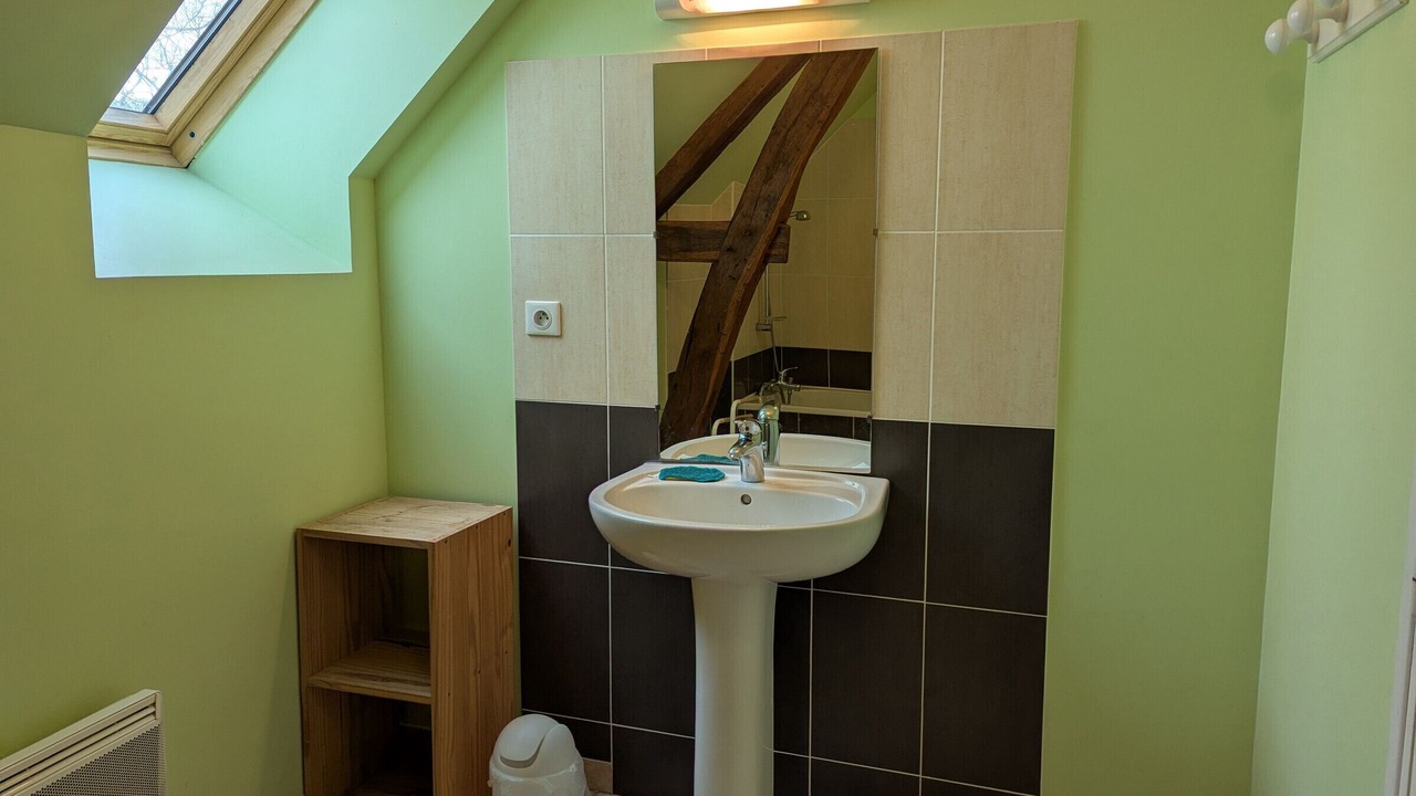 Photo of Bathroom in Cravant