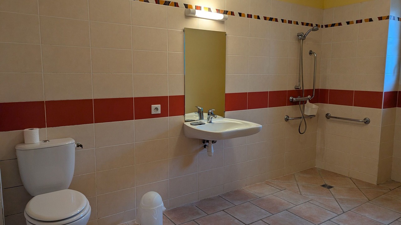 Photo of Bathroom in Cravant