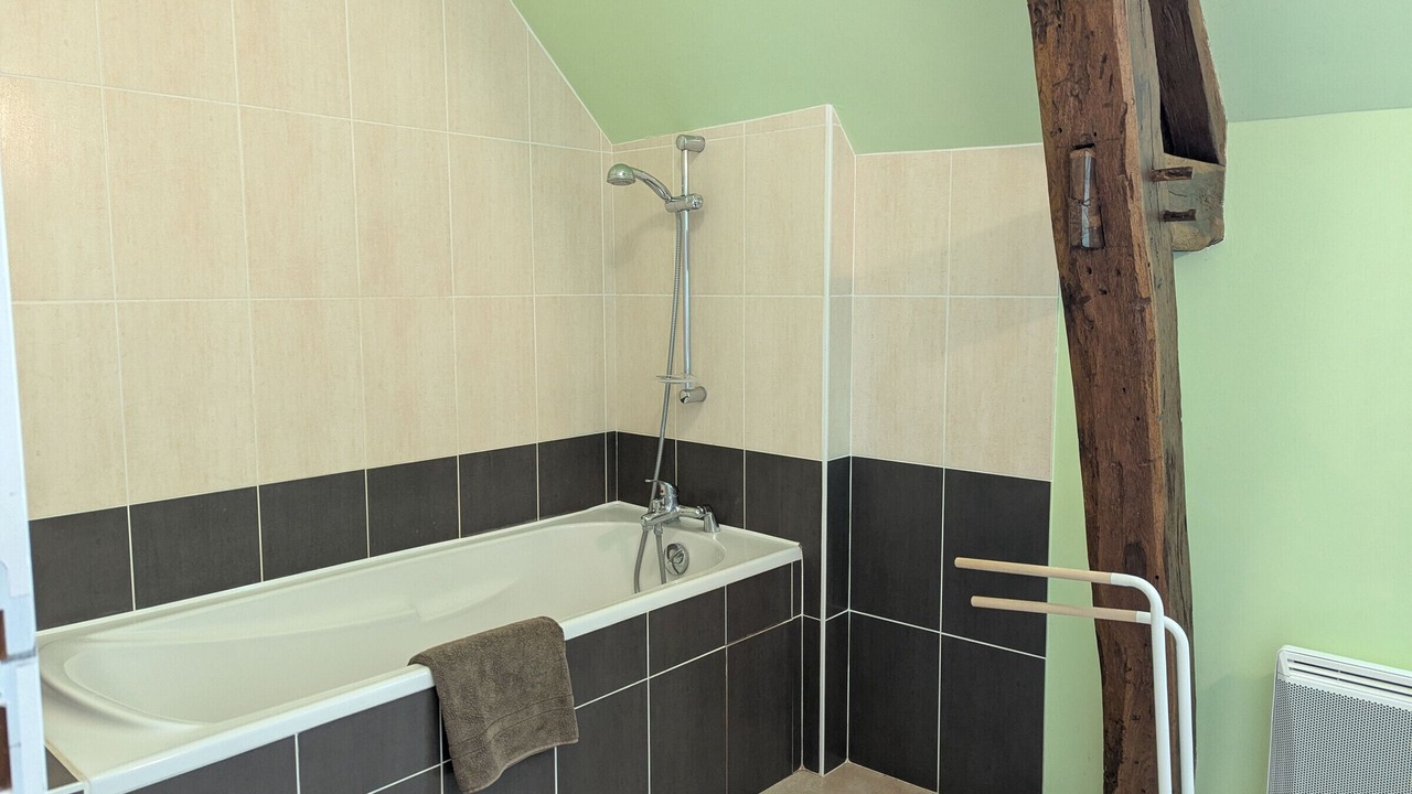 Photo of Bathroom in Cravant