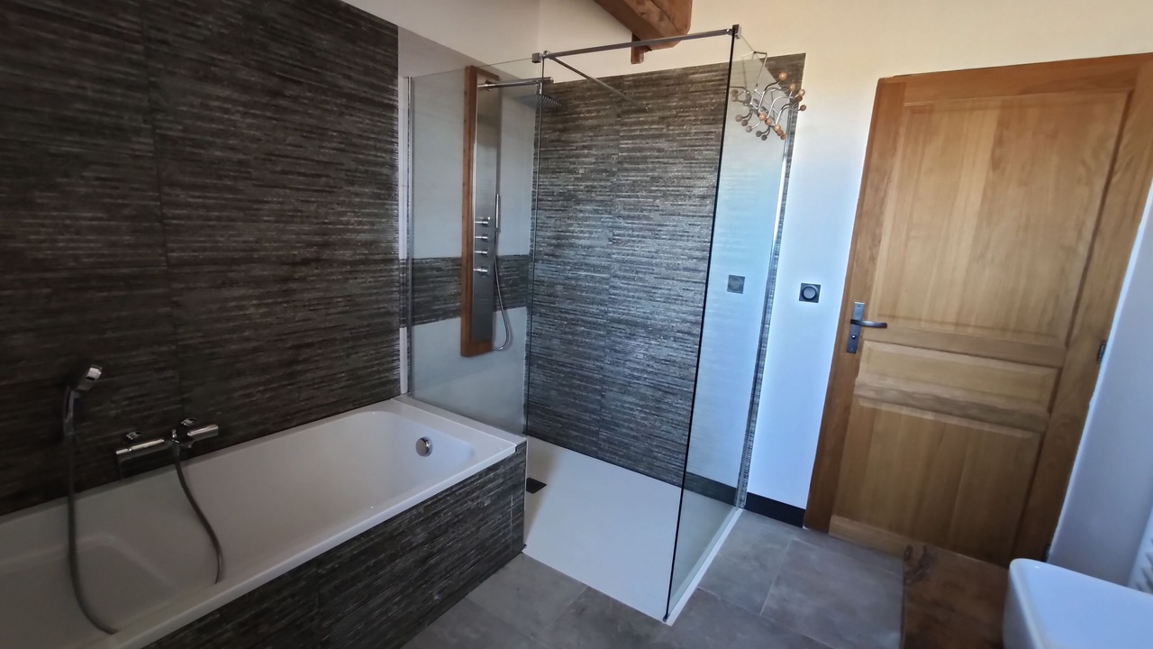 Photo of Bathroom in Vestric-et-Candiac