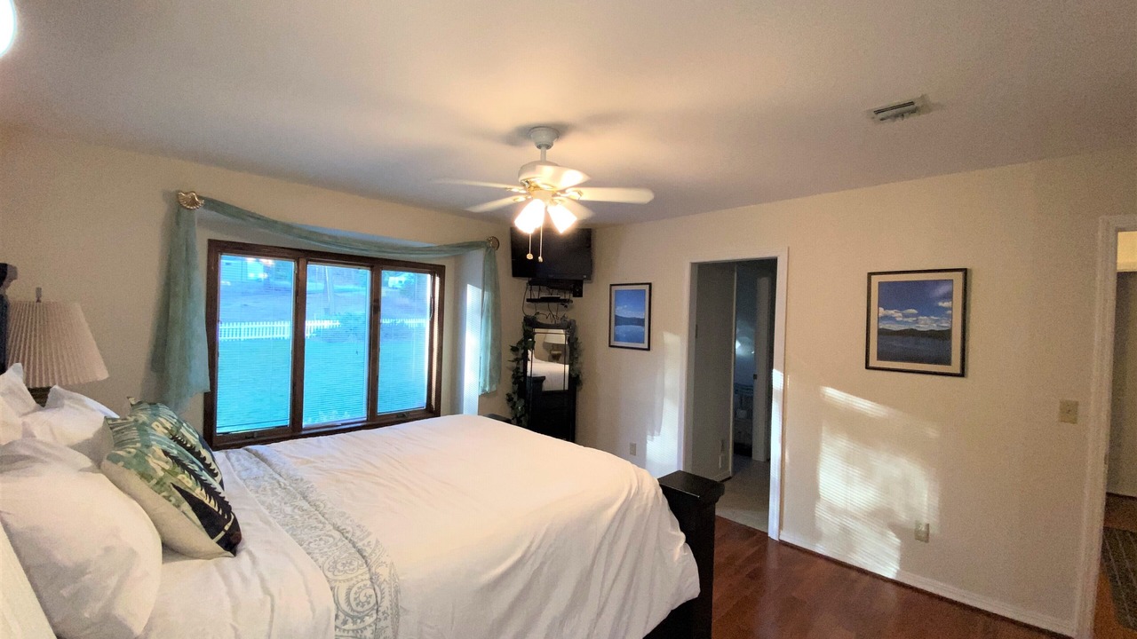 Photo of Bedroom in Lakeside