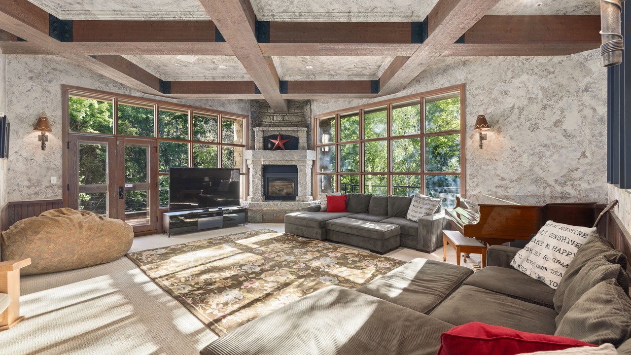 Photo of Livingroom in Sundance
