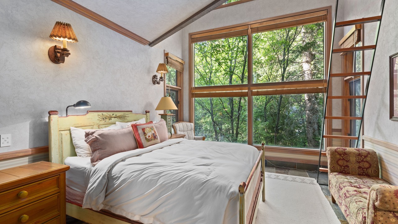 Photo of Bedroom in Sundance