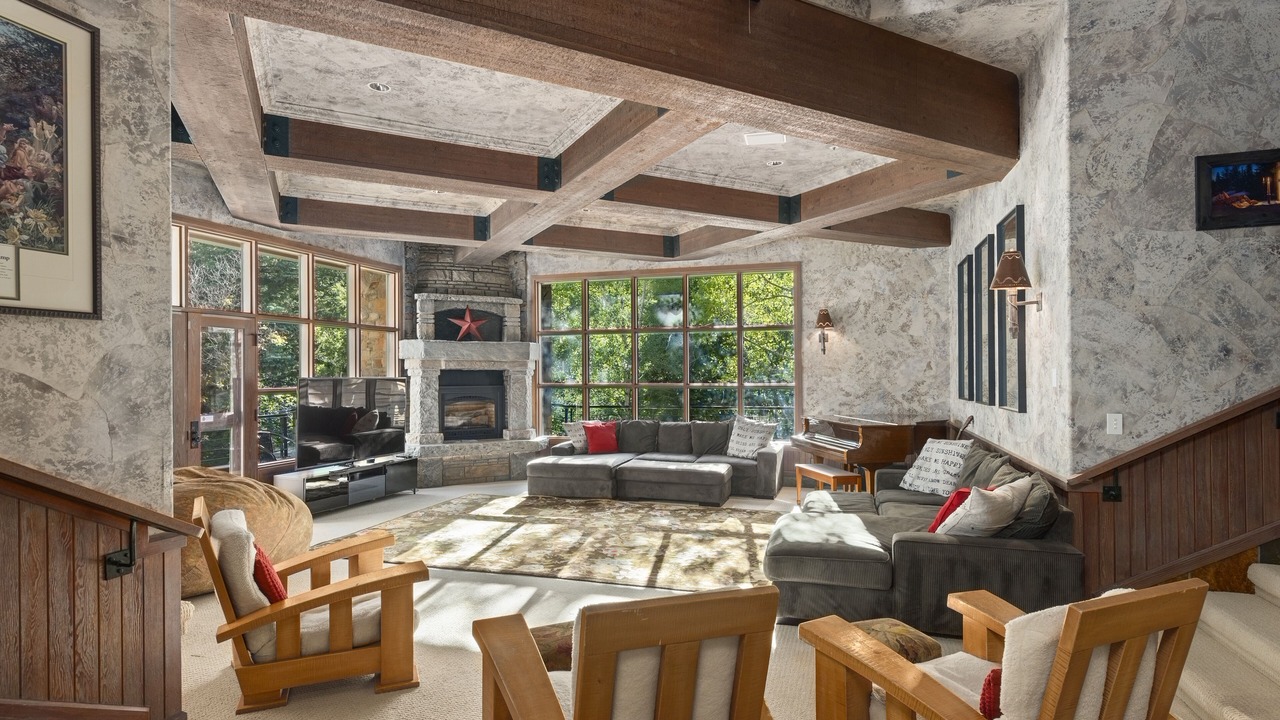 Photo of Livingroom in Sundance
