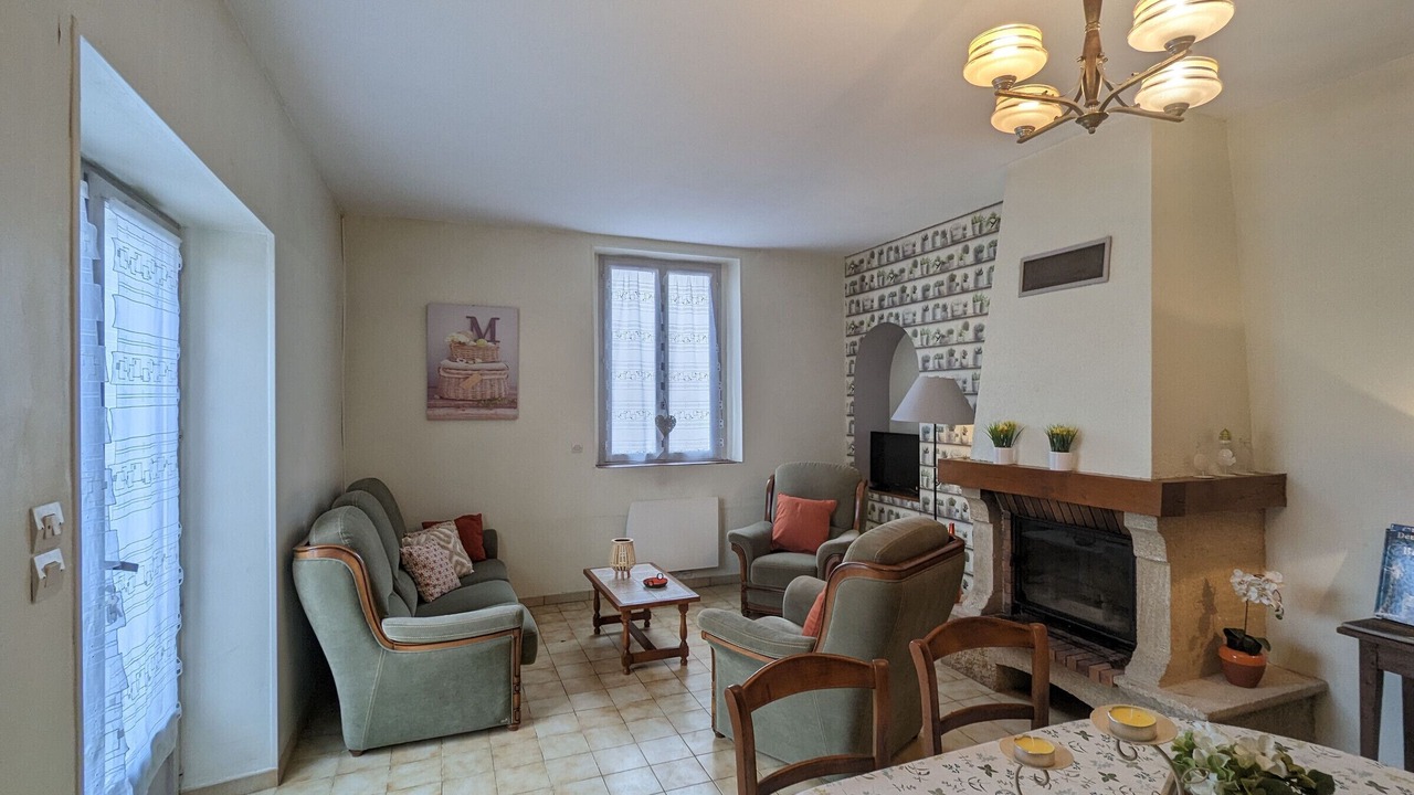 Photo of Livingroom in Jeu-Maloches