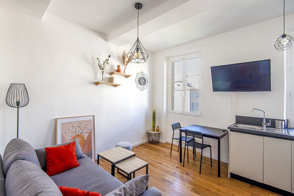 Photo of Livingroom in Opera