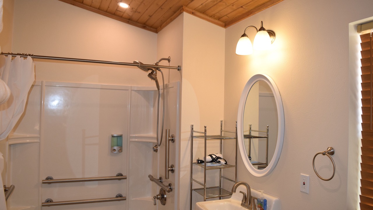 Photo of Bathroom in Cannonville