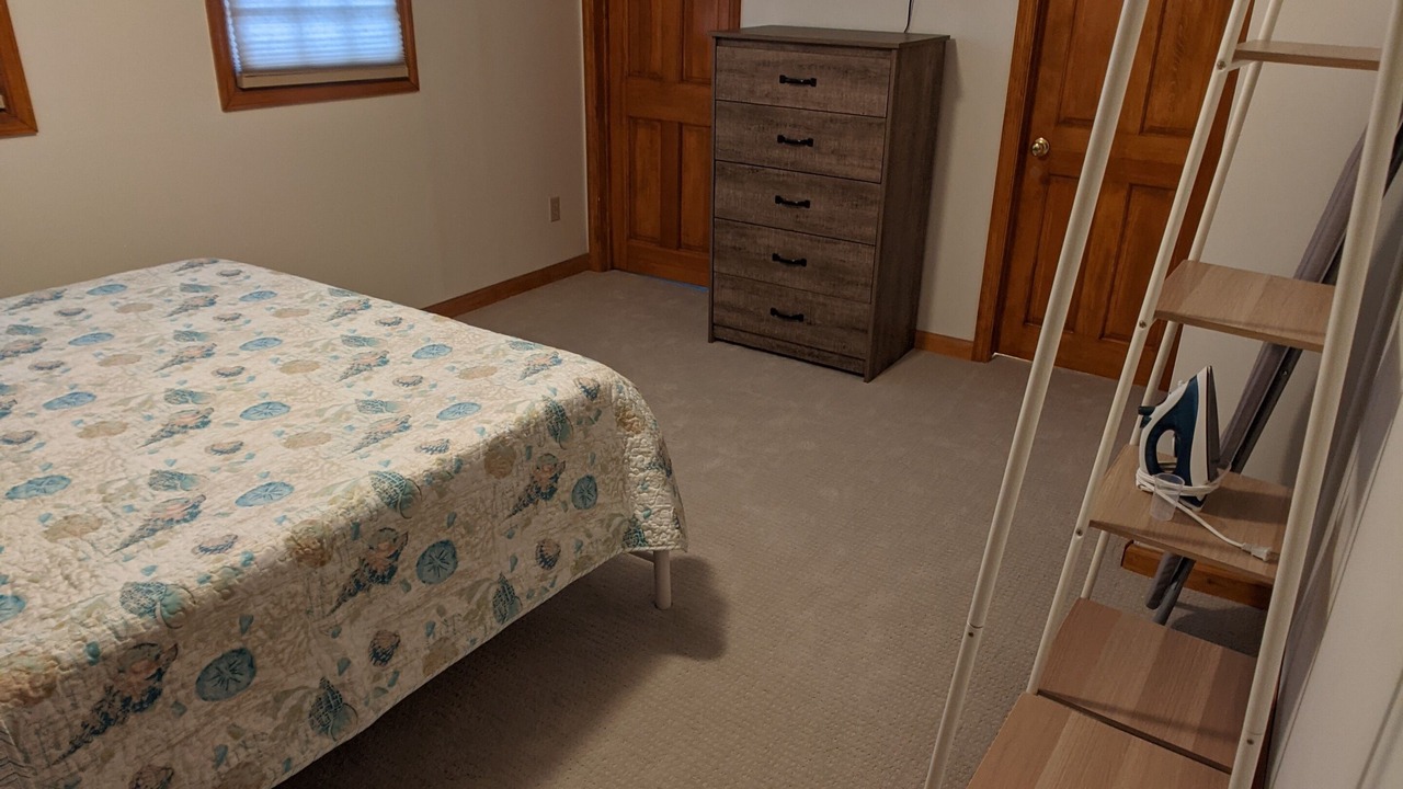 Photo of Bedroom in Saybrook Manor