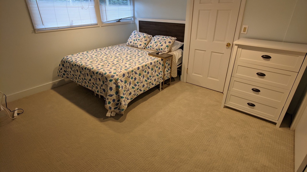 Photo of Bedroom in Saybrook Manor