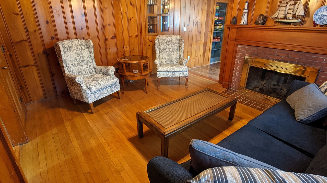 Photo of Livingroom in Saybrook Manor