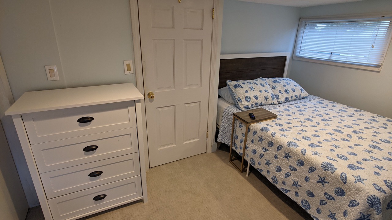 Photo of Bedroom in Saybrook Manor