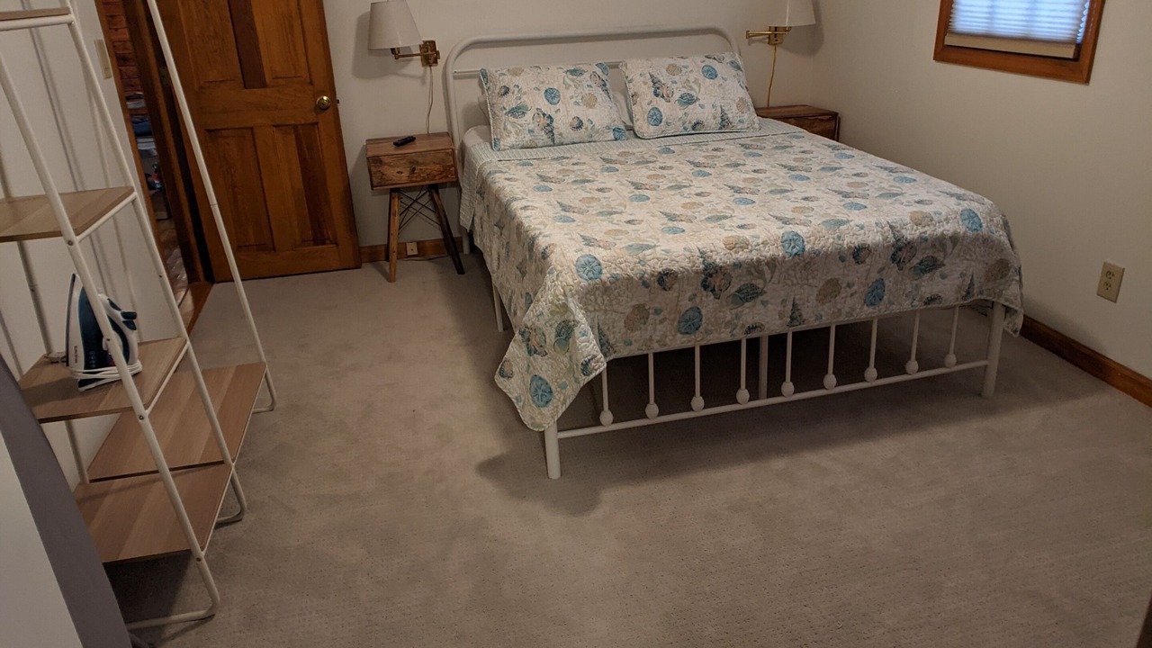 Photo of Bedroom in Saybrook Manor