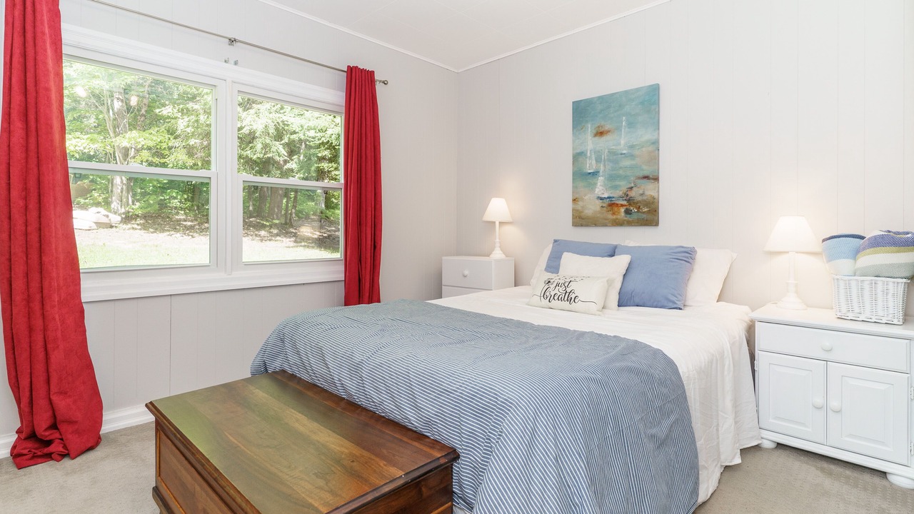 Photo of Bedroom in Algonquin Highlands