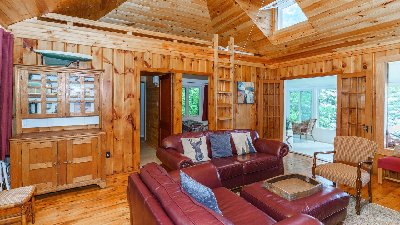 Photo of Livingroom in Algonquin Highlands
