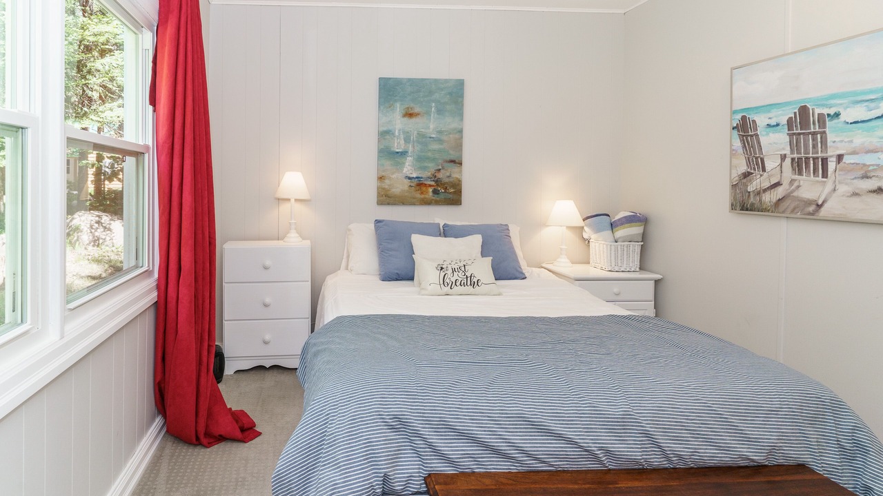 Photo of Bedroom in Algonquin Highlands