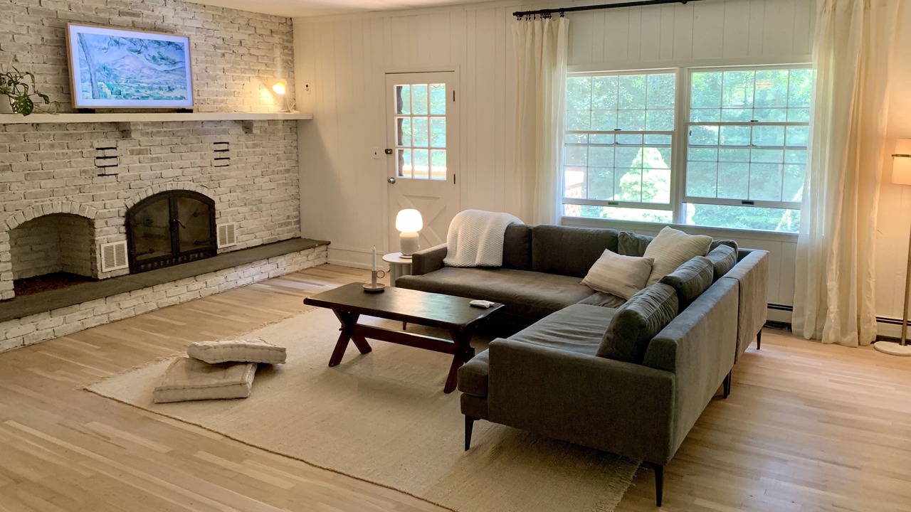 Photo of Livingroom in Baiting Hollow