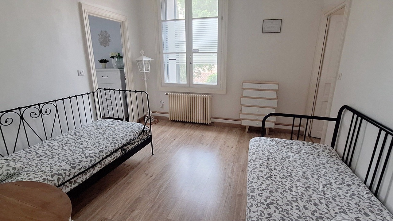 Photo of Bedroom in Antigone
