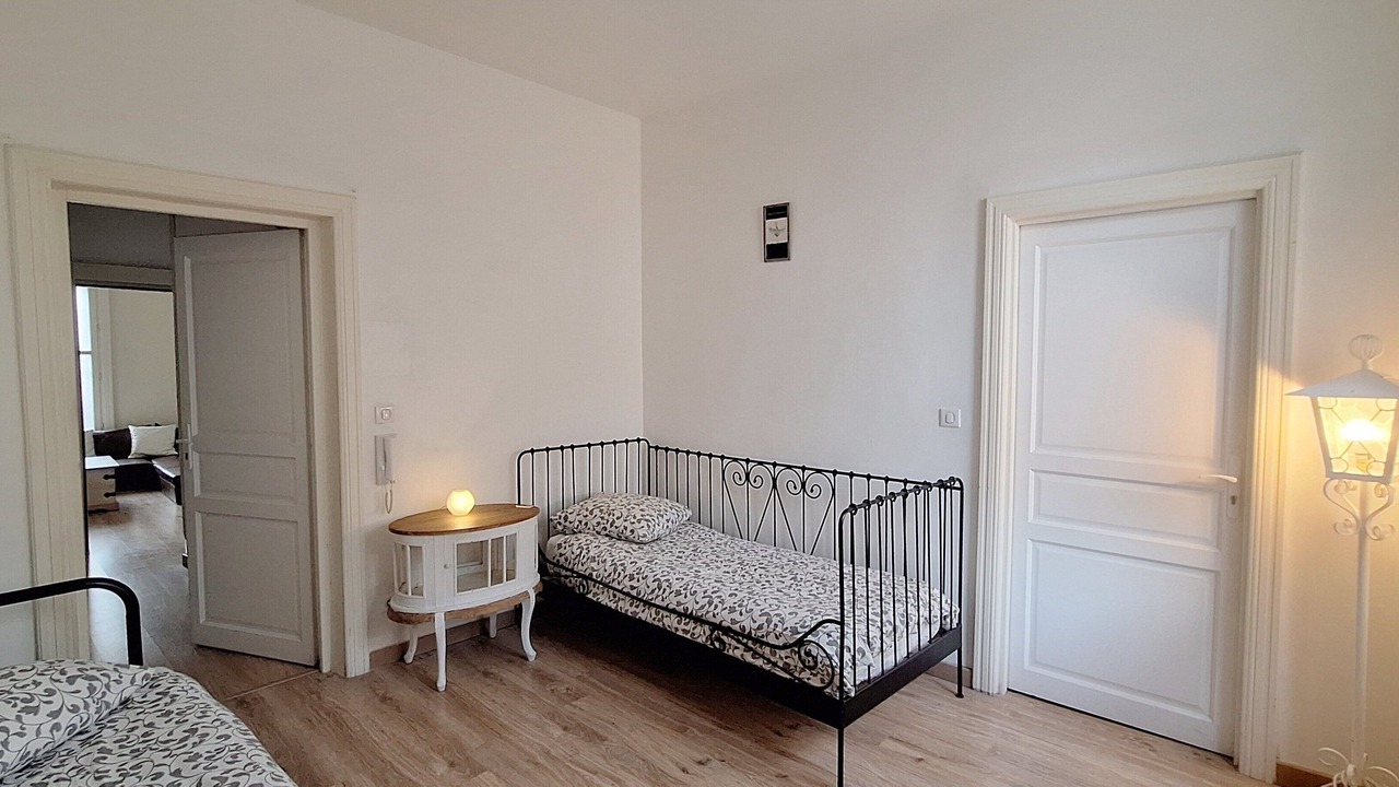 Photo of Bedroom in Antigone