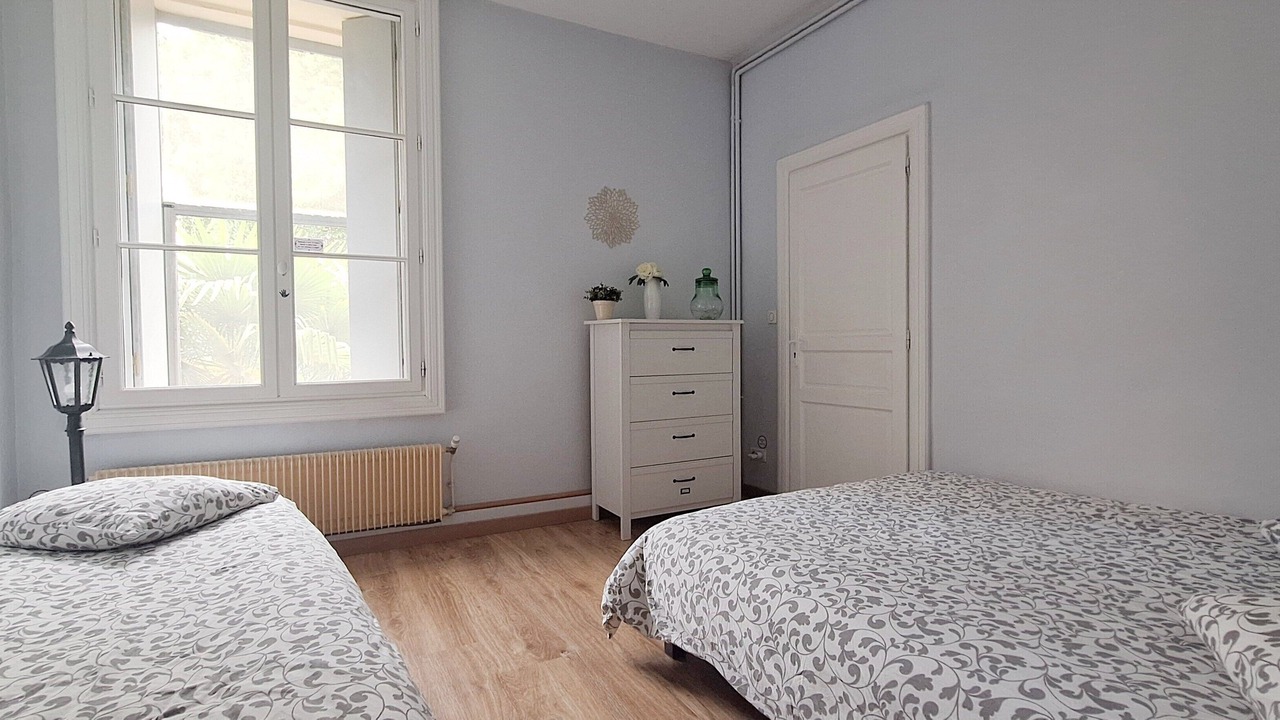 Photo of Bedroom in Antigone