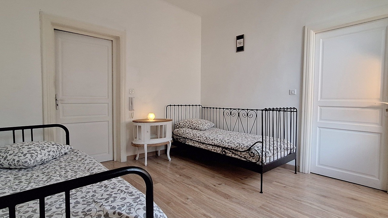 Photo of Bedroom in Antigone