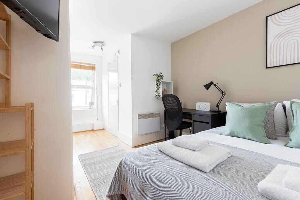 Photo of Bedroom in Lancaster Gate