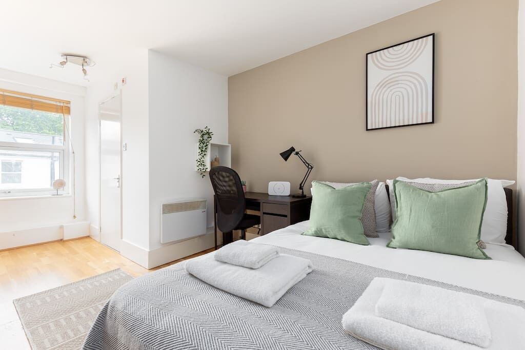 Photo of Bedroom in Lancaster Gate