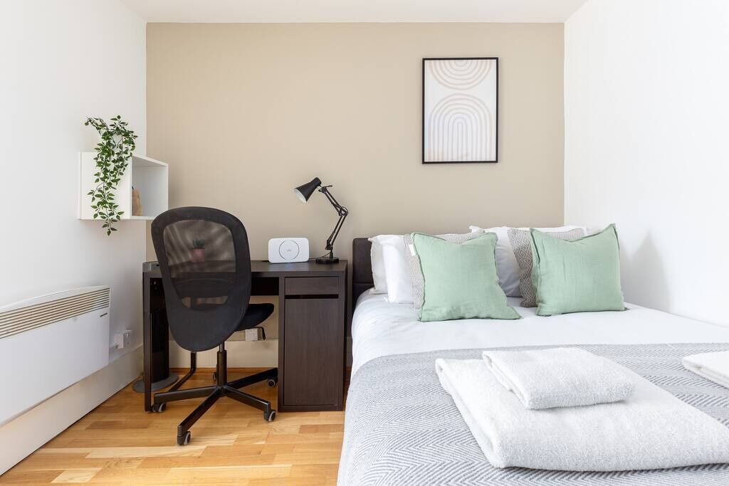 Photo of Bedroom in Lancaster Gate