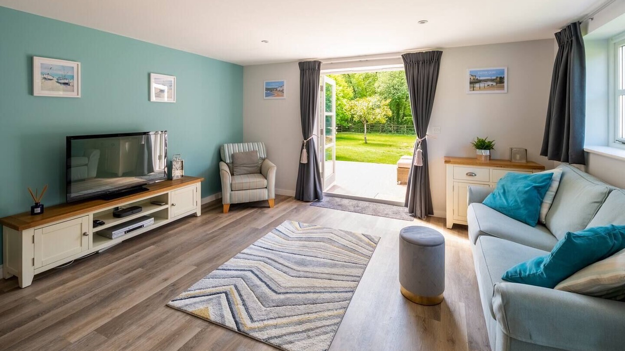 Photo of Livingroom in Holcombe Burnell