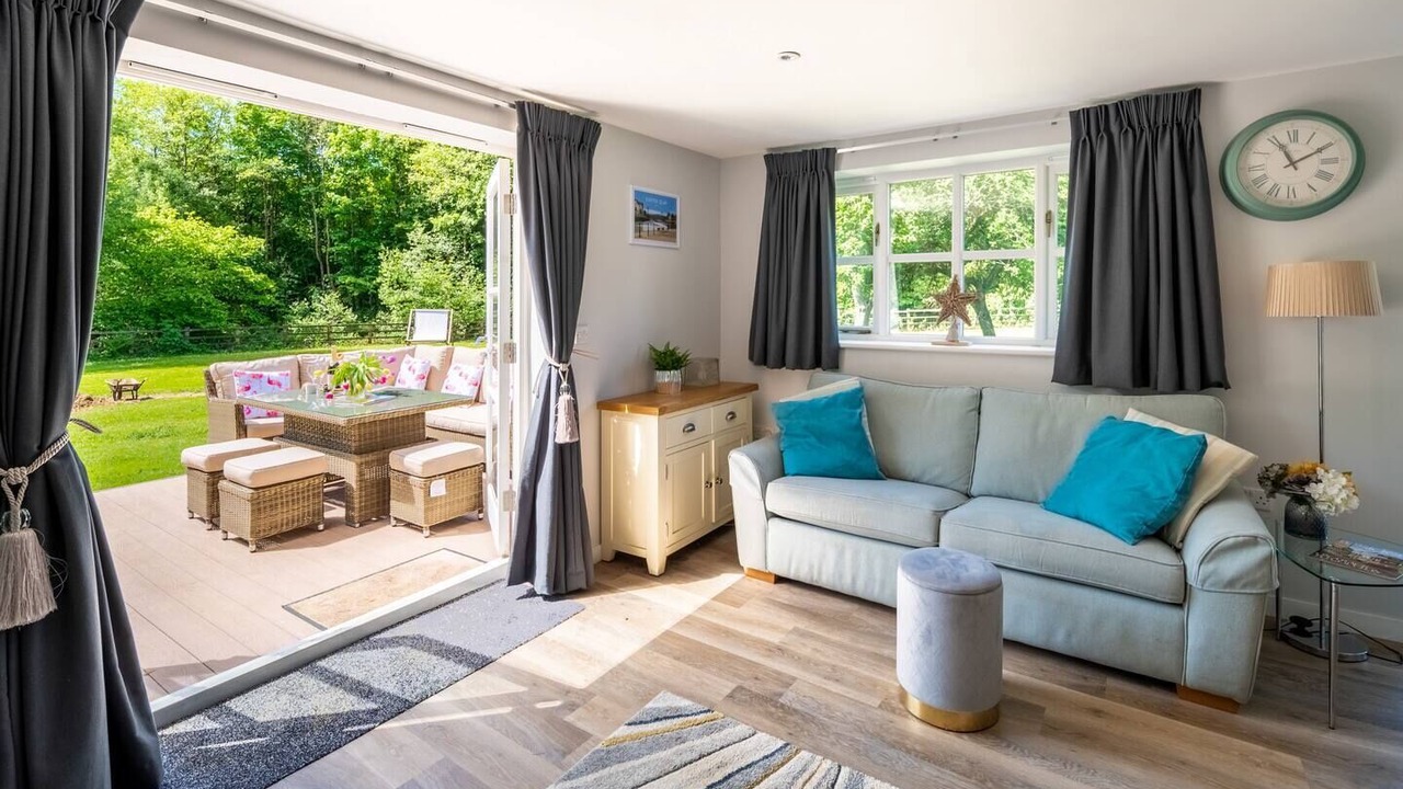 Photo of Livingroom in Holcombe Burnell
