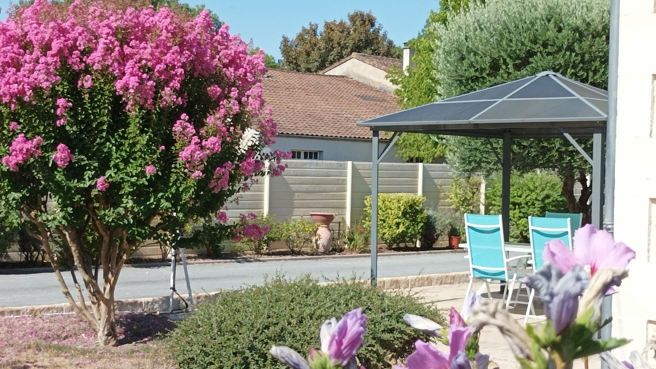Photo of Patio Balcony in Saint-Hilaire-la-Palud