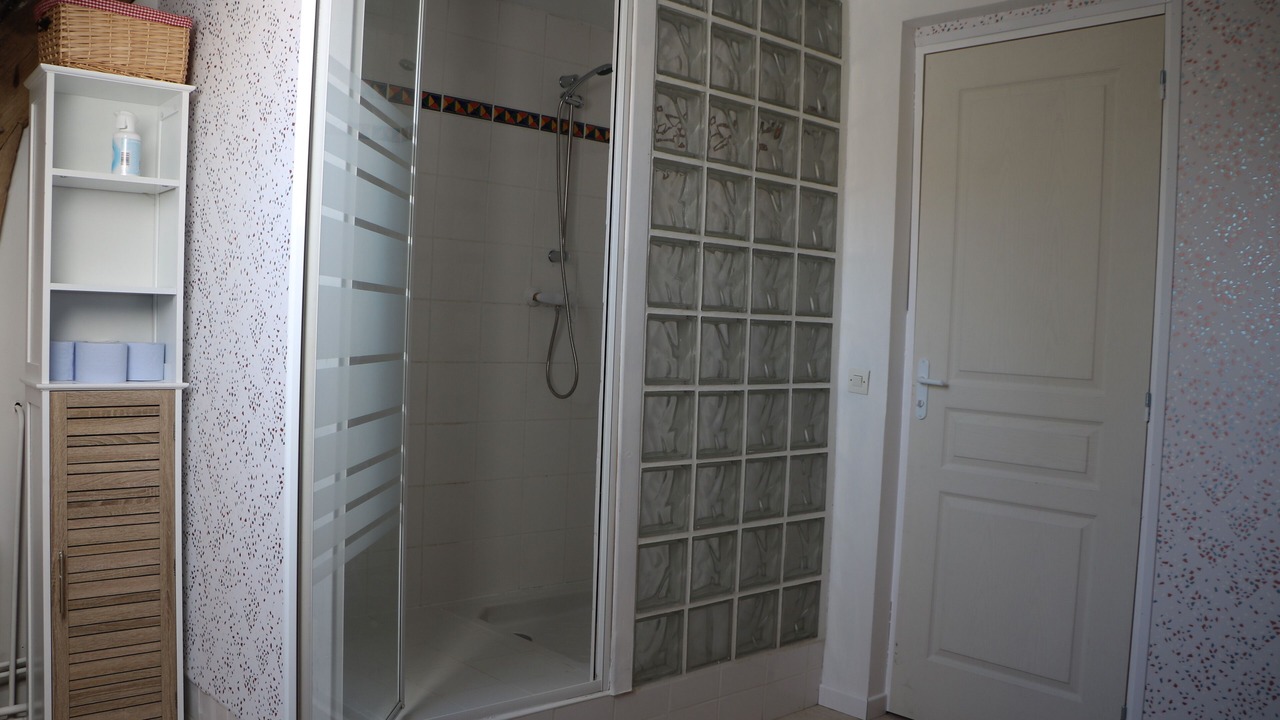 Photo of Bathroom in Larchant