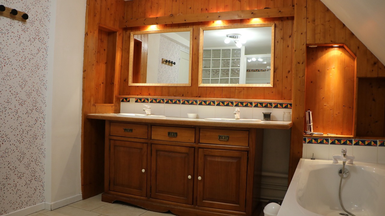 Photo of Bathroom in Larchant