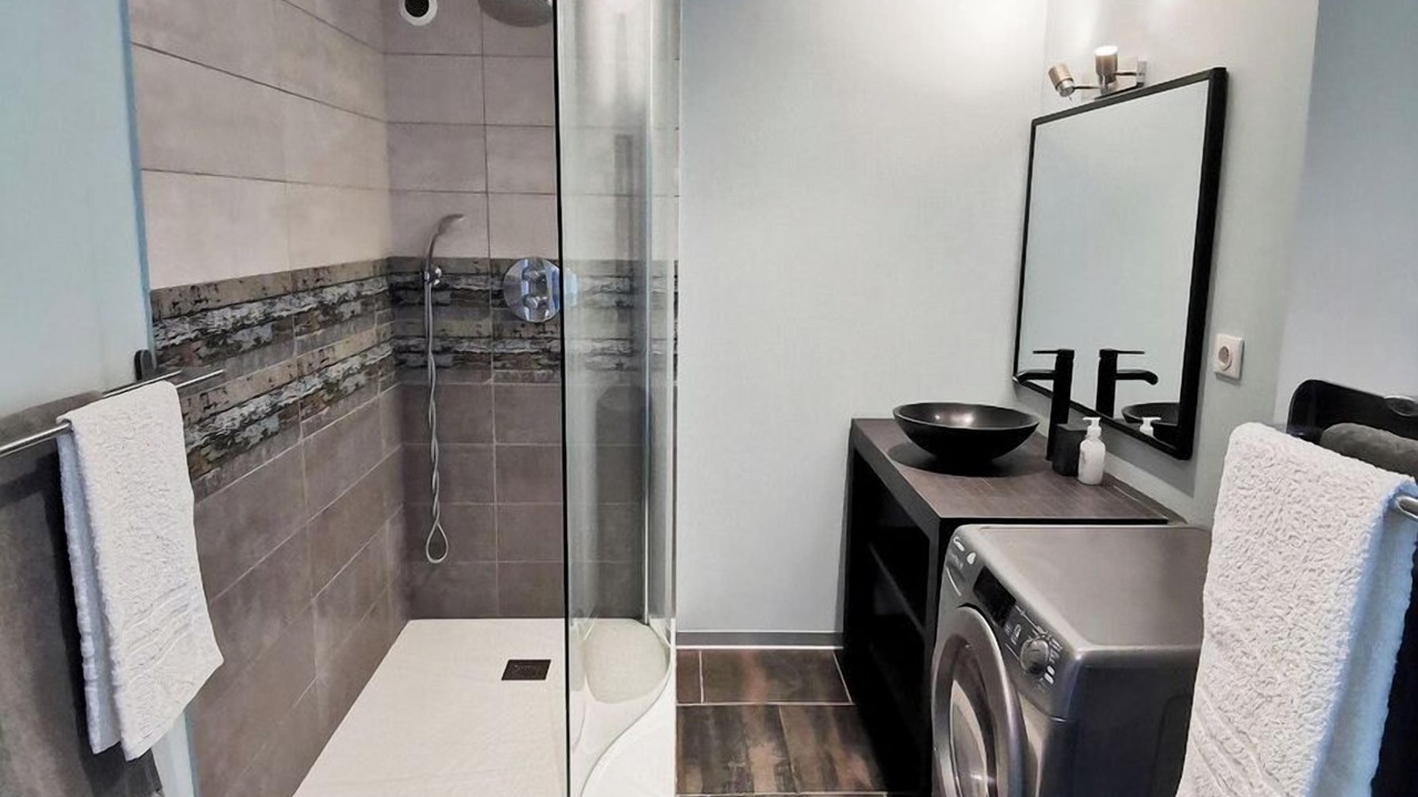 Photo of Bathroom in Olivet