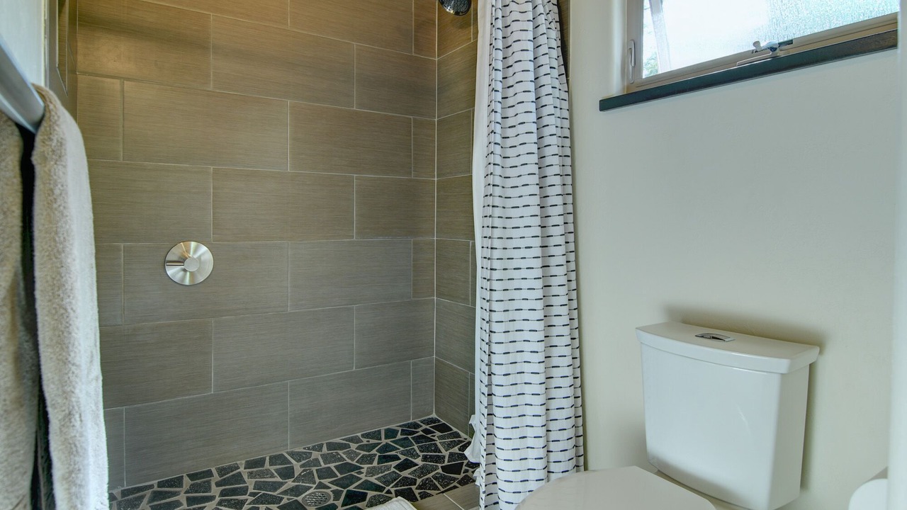 Photo of Bathroom in Hilo