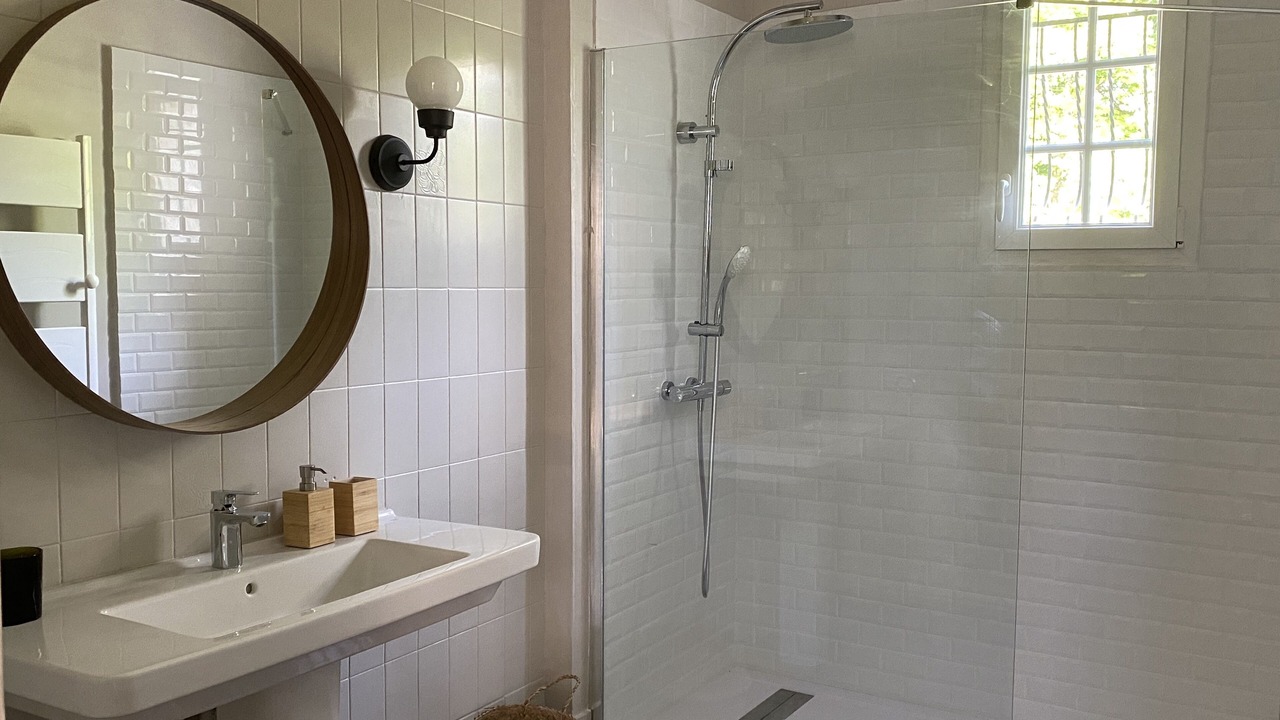 Photo of Bathroom in Huisseau-sur-Mauves