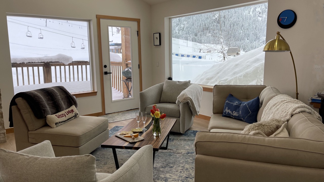 Photo of Livingroom in Snoqualmie Pass