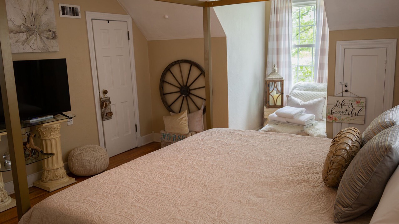 Photo of Bedroom in Cabool